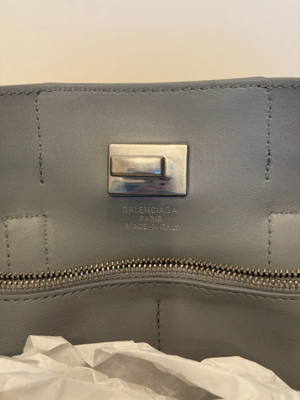 Balenciaga BEL AIR CARRY ALL BAG SMALL IN CLOUD GREY - Picture 12 of 16